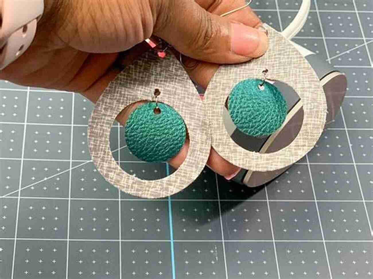 DIY Fabric Earrings Fat Quarter: Bags Purses: 25 Projects To Make From Short Lengths Of Fabric