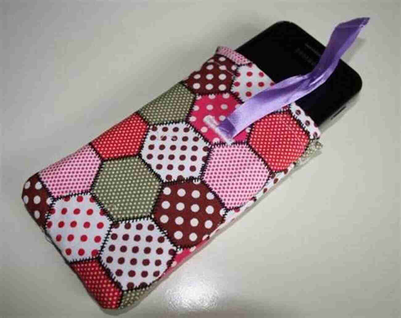 DIY Fabric Phone Case Fat Quarter: Bags Purses: 25 Projects To Make From Short Lengths Of Fabric