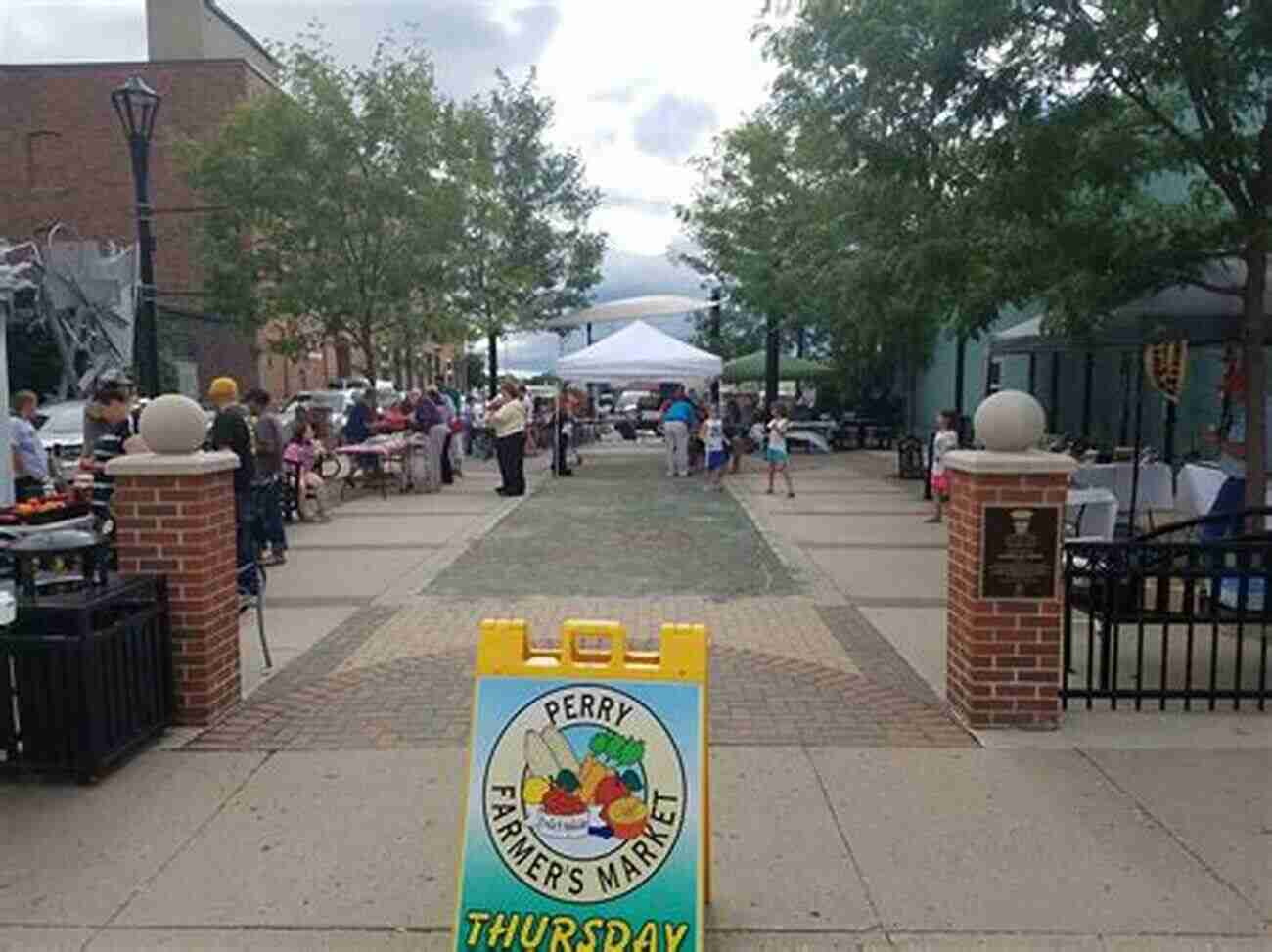 Farmers' Market In North Perryside Moving North (Perryside 1)