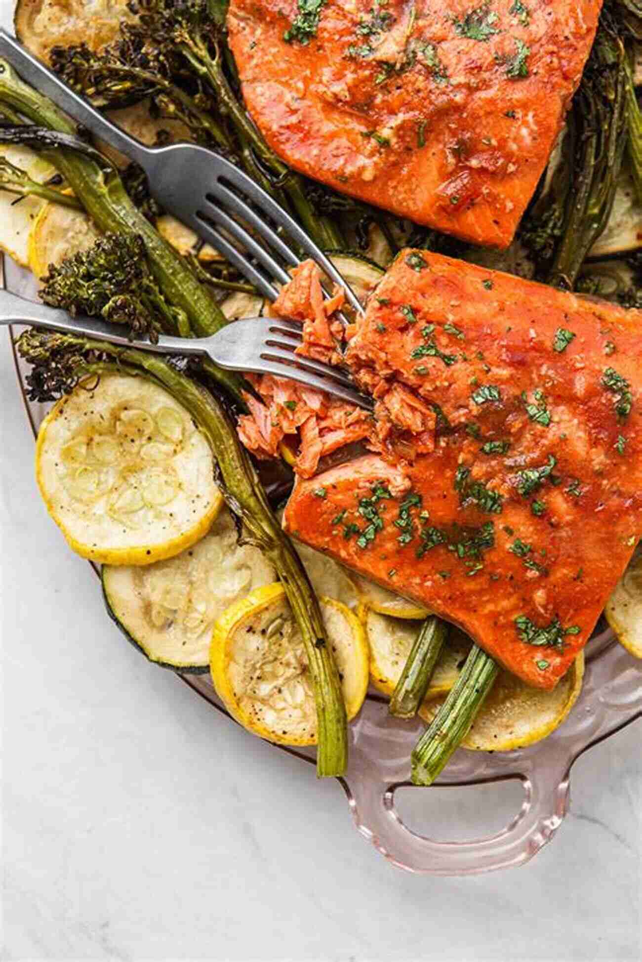 Juicy And Flavorful Baked Salmon With Roasted Vegetables The Ultimate Sirtfood Diet #2020: Easy And Healthy Weight Loss Recipes For Every Day Incl 28 Days Weight Loss Challenge