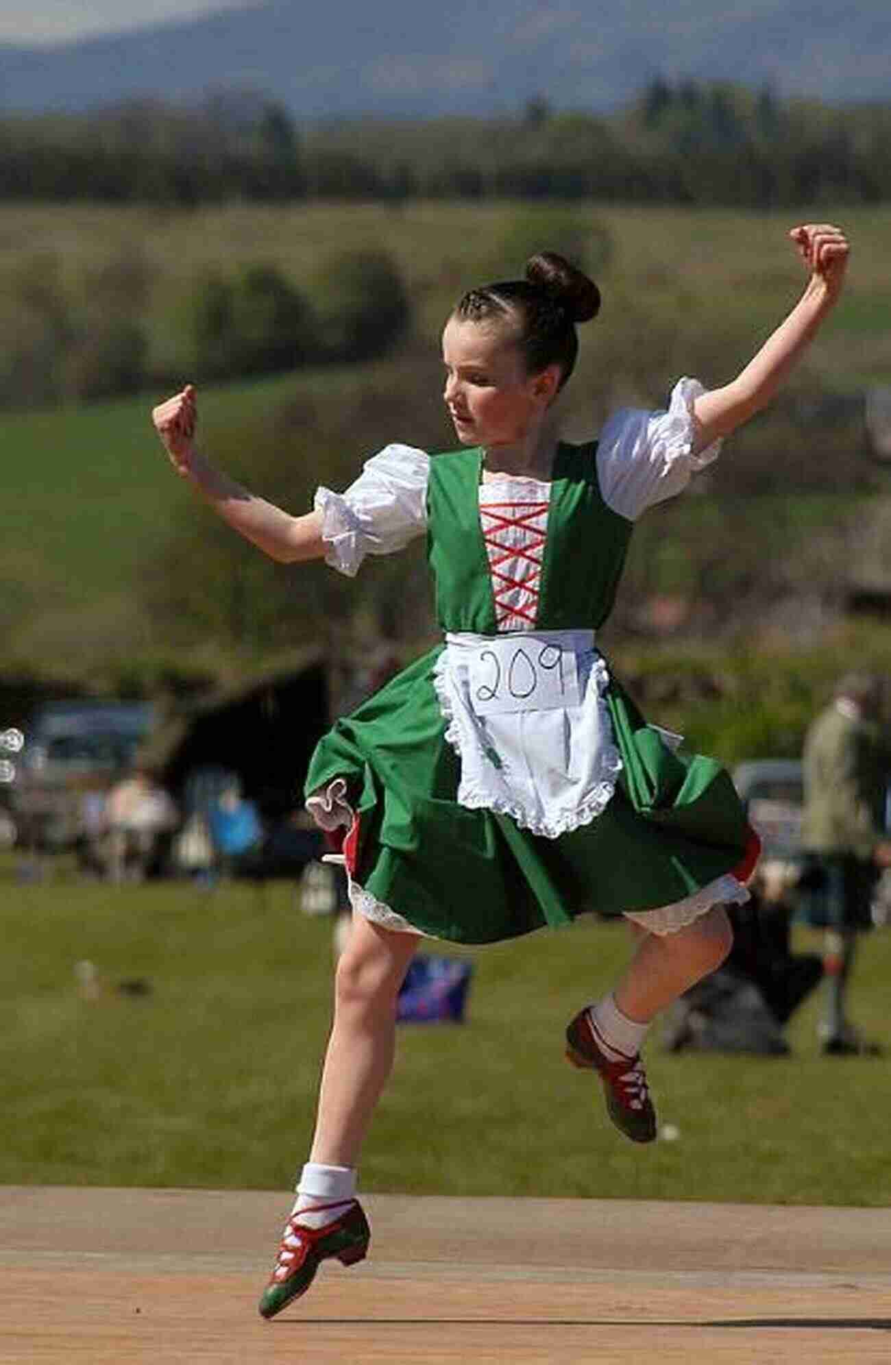 Scottish Dancers Performing The Jig SCOTTISH COUNTRY DANCES: STEPS MUSIC